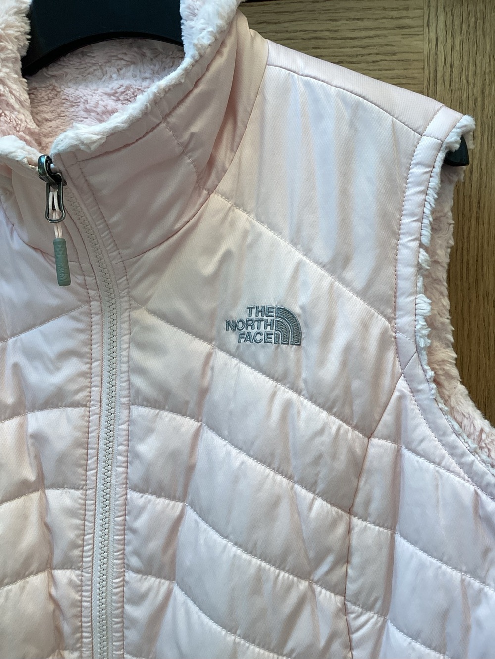 The North Face Mossbud Swirl light pink quilted Reversible Vest
